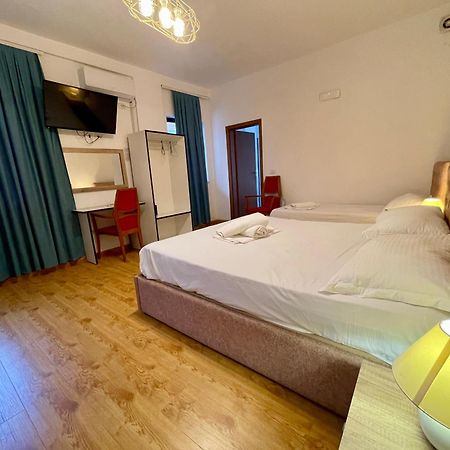 Hotel Globo Durrës Extérieur photo