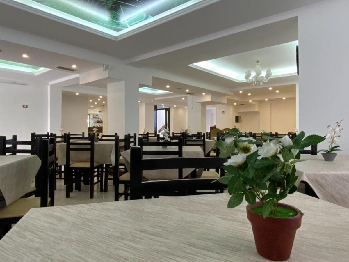 Hotel Globo Durrës Extérieur photo