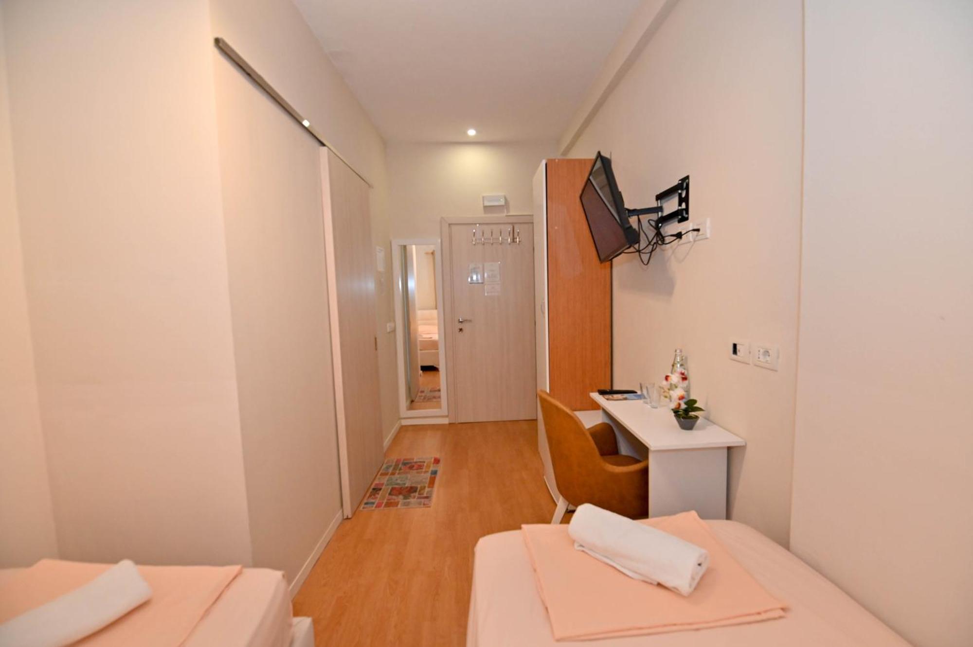 Hotel Globo Durrës Extérieur photo