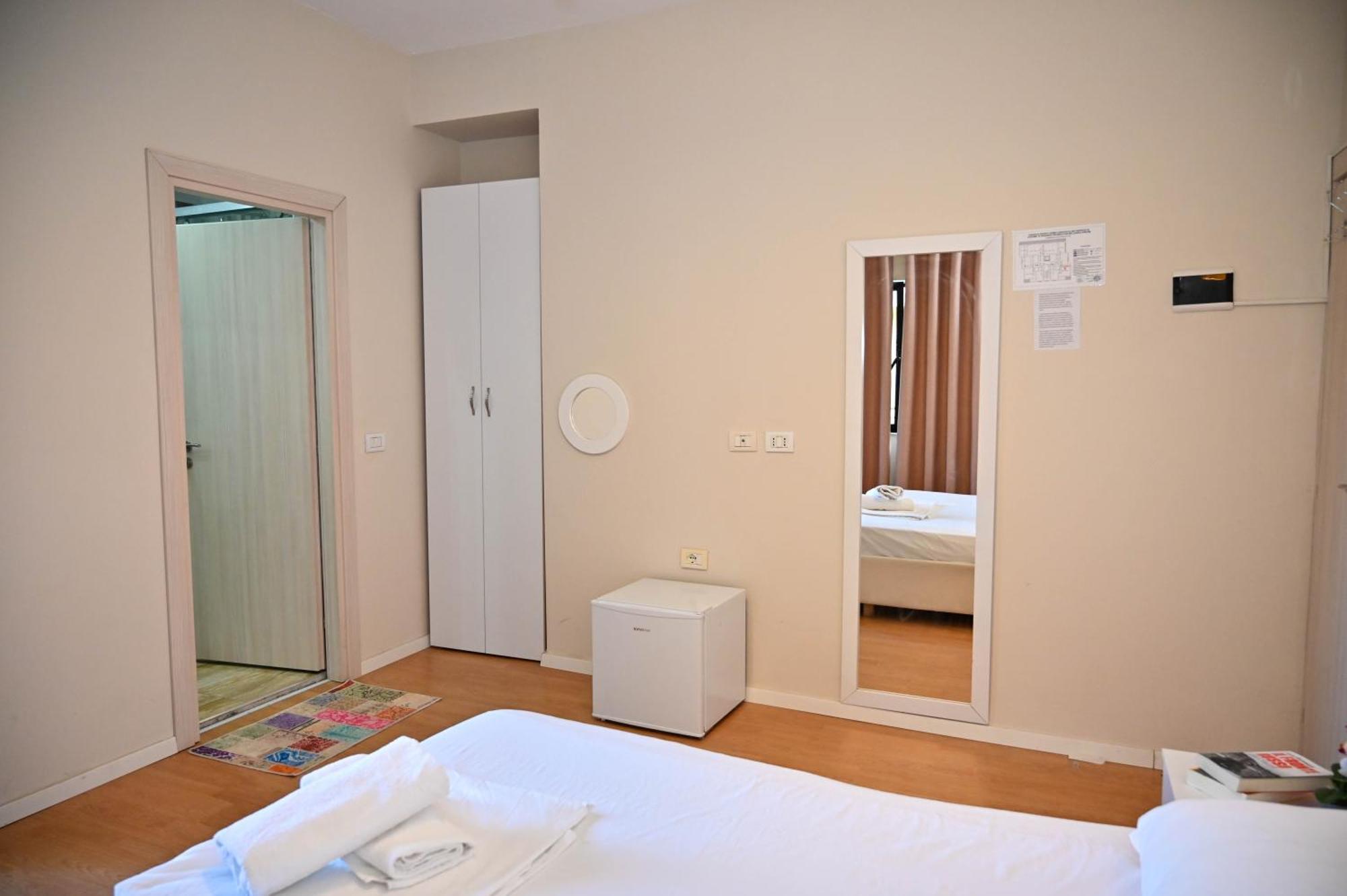 Hotel Globo Durrës Extérieur photo