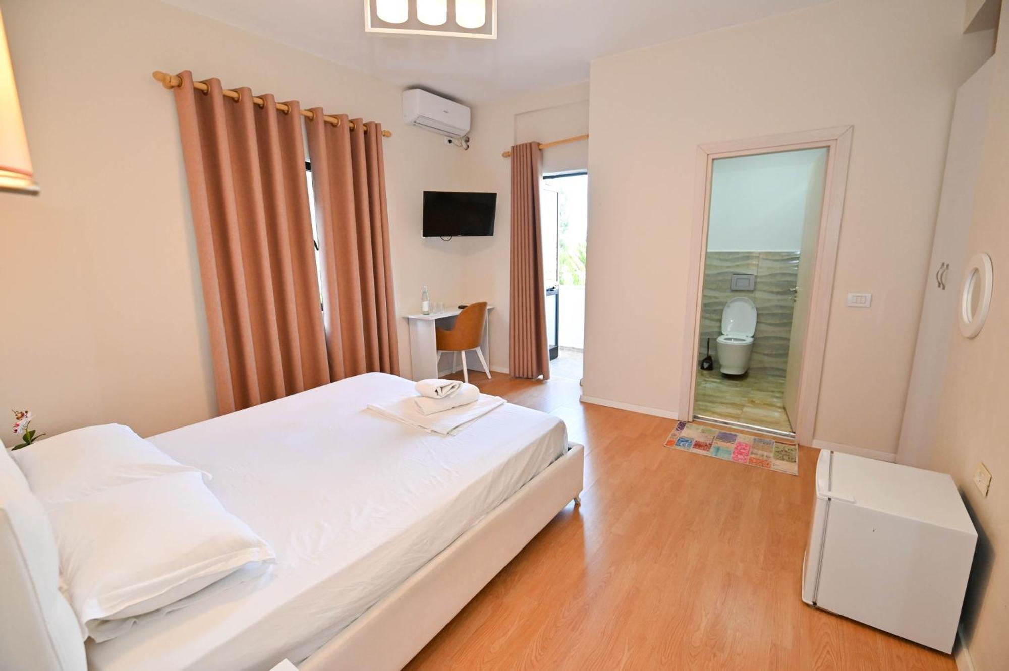 Hotel Globo Durrës Extérieur photo