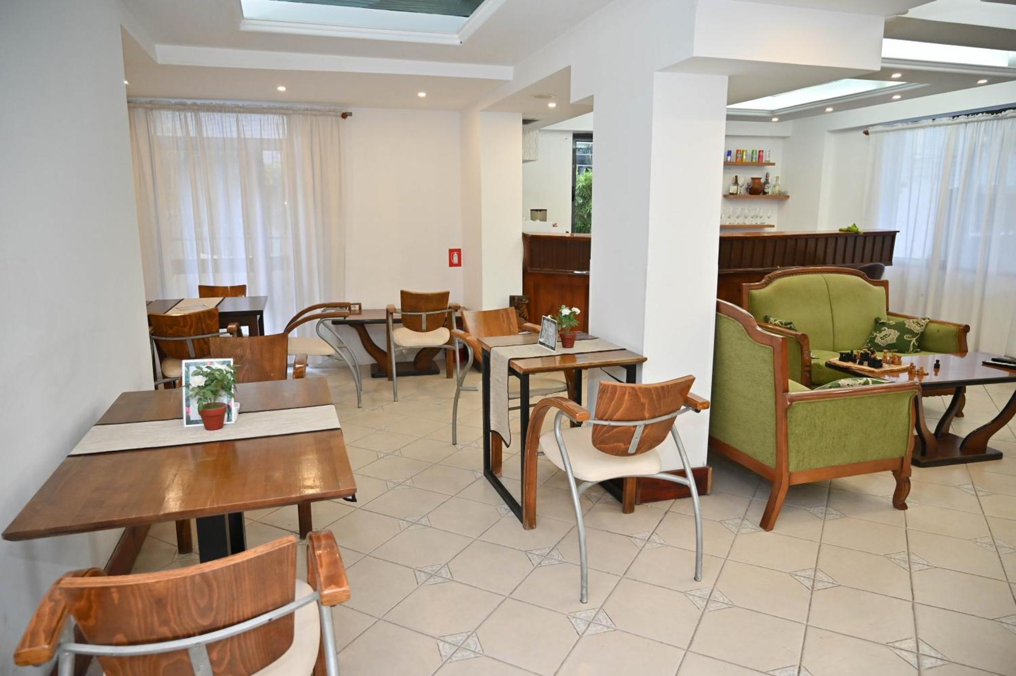 Hotel Globo Durrës Extérieur photo