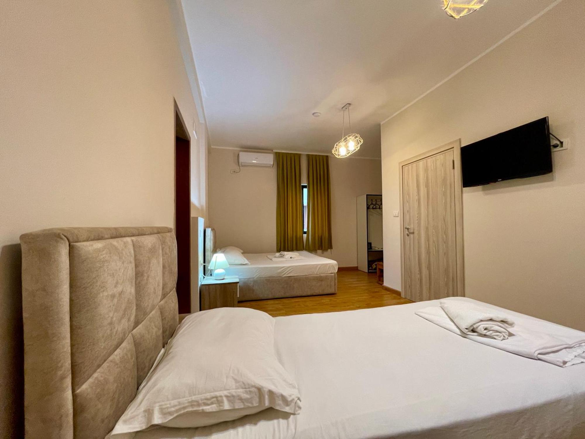 Hotel Globo Durrës Extérieur photo