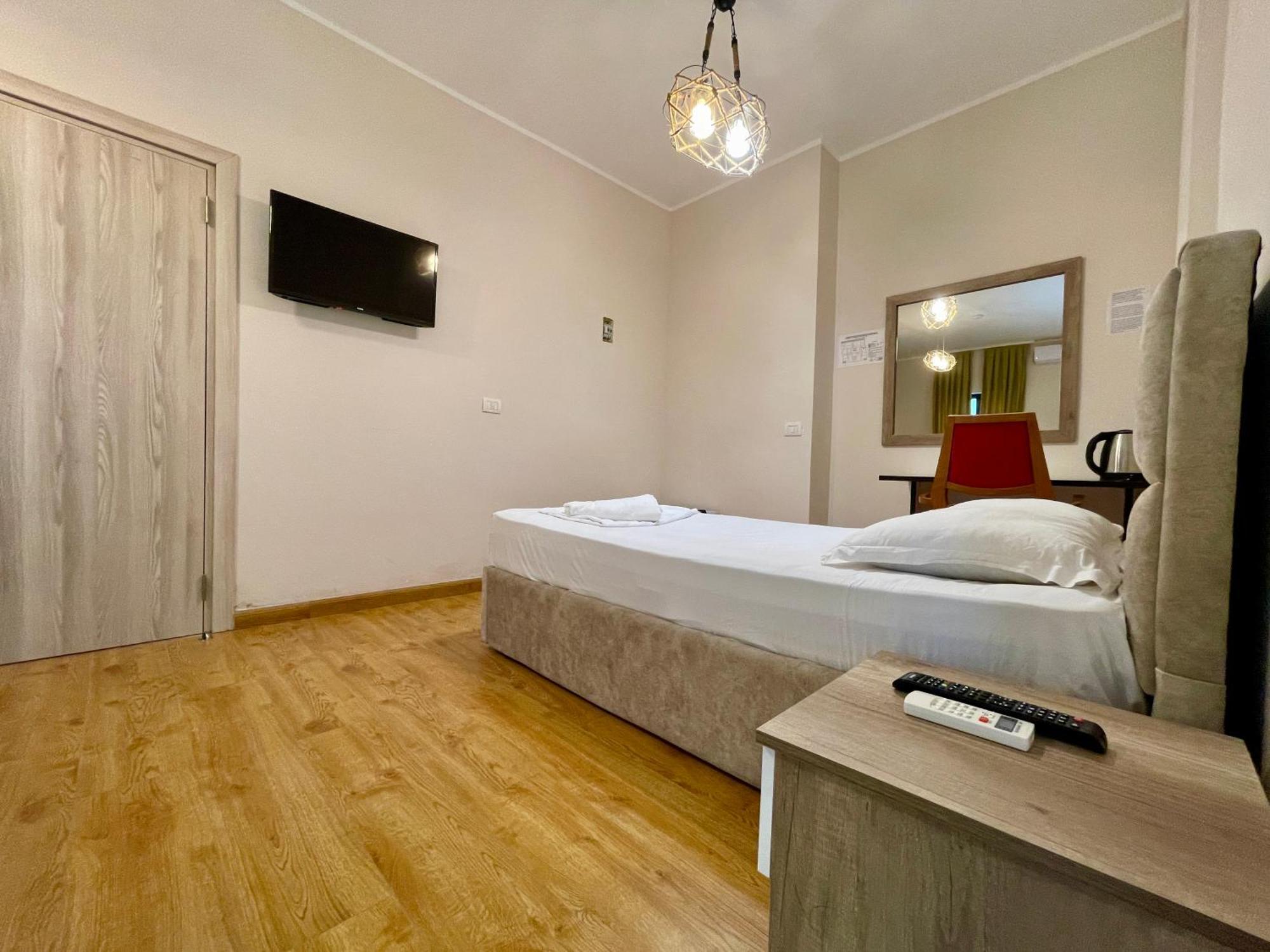 Hotel Globo Durrës Extérieur photo