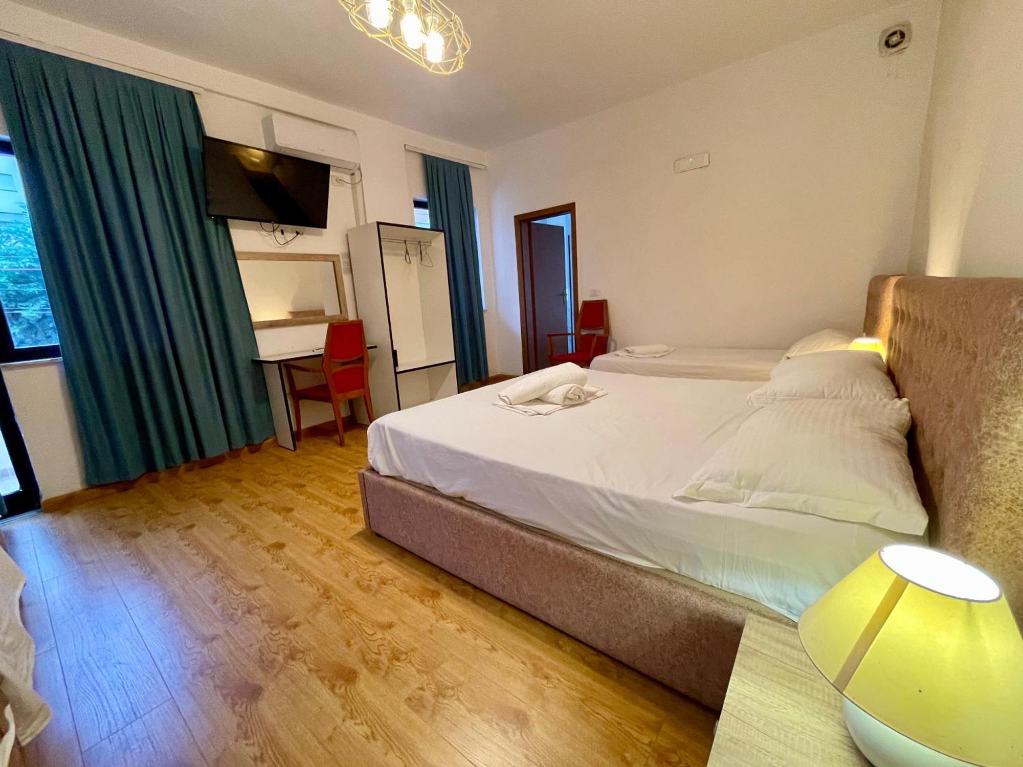 Hotel Globo Durrës Extérieur photo