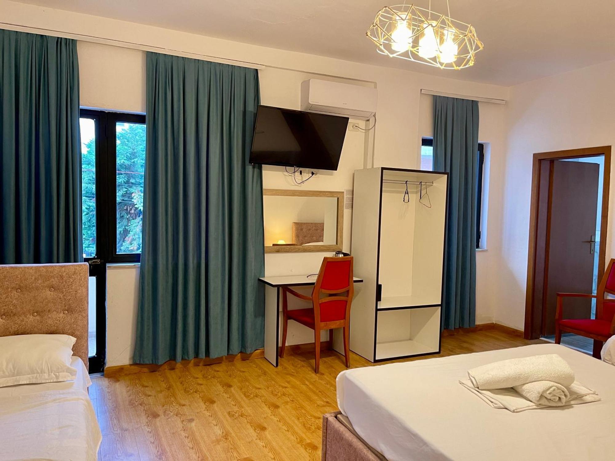Hotel Globo Durrës Extérieur photo